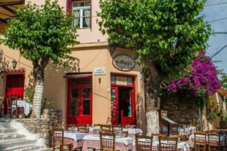 Discover the Oldest Restaurant in Greece: The Legendary Old Tavern of Psaras in Plaka (Since 1898) 18